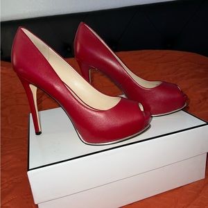 GUESS HONORA2 - Red multi Leather Heels Size 6.5